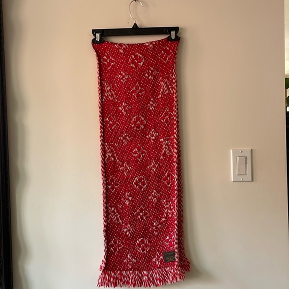 Stunning Louis Vuitton Scarf - Picture 6 of 8